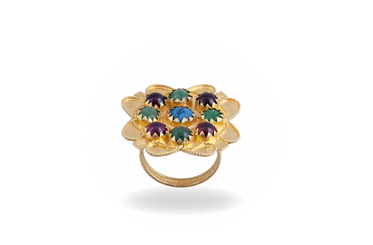 Anello in oro 18Kt con turchese, smeraldi e granati realizzato da Loredana Mandas